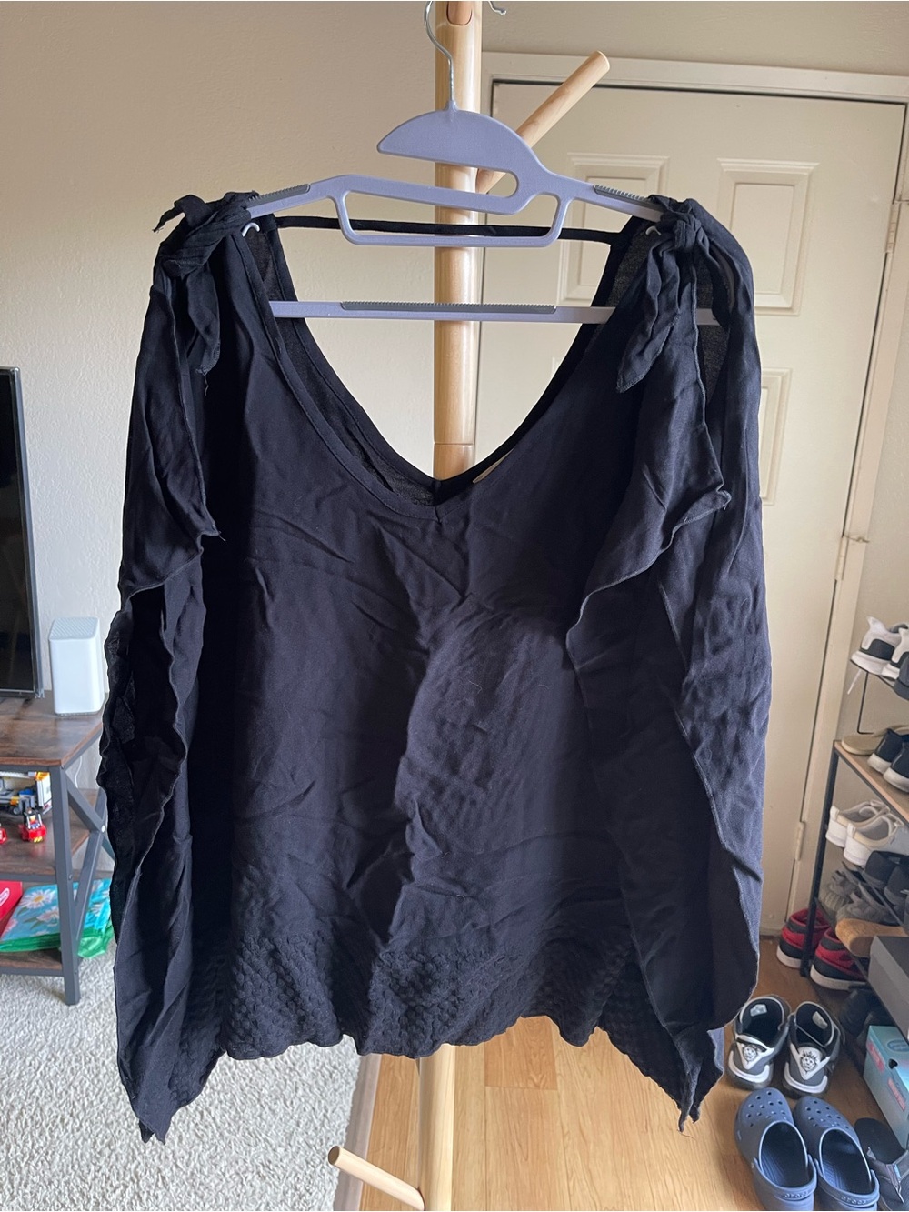 Philosophy Black V-Neck Tie-Shoulder Blouse